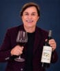 Tom Cavalcante vira coproprietário de vinhedo em Mendoza e recebe primeira safra de vinhos personalizados com sua identidade