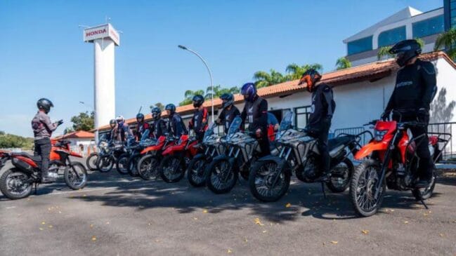 Mercado brasileiro de motocicletas reúne novidades da Honda, Yamaha, Suzuki e Triumph, com lançamentos, atividades educativas e condições comerciais