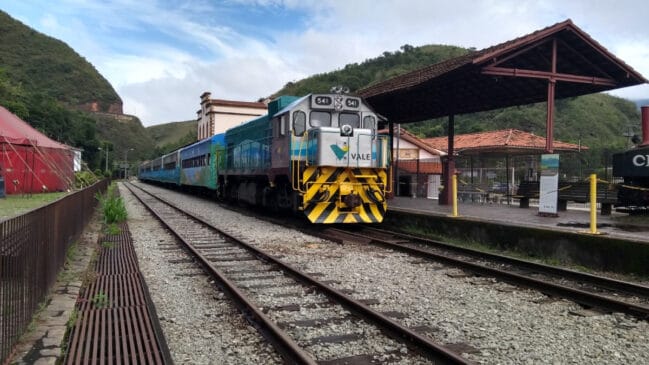 Trem em MG