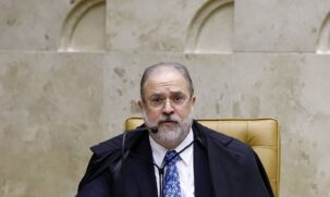 Acusado de pegar leve com o presidente Jair Bolsonaro (PL), o procurador-geral da República, Augusto Aras, tem respondido que não se pode adotar como critério o 'conjunto da obra'
