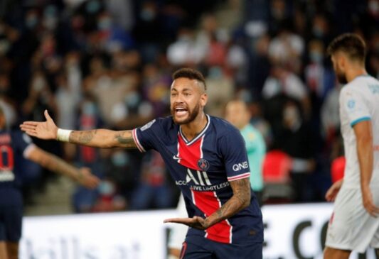 Christophe Galtier disse entender punição por simulação, mas questiona primeiro amarelo recebido pelo Neymar na partida contra o Strasbourg