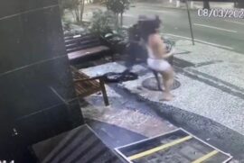 A turista estava na porta de um hotel, na Rua Francisco de Sá, quando foi abordada pelo criminoso