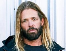 Morre Taylor Hawkins, baterista do Foo Fighters