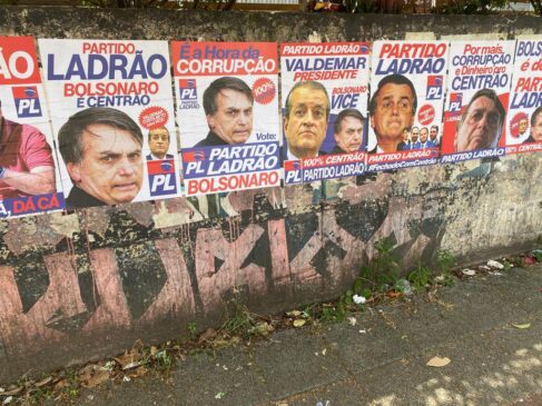 Cartazes contra Bolsonaro em SP