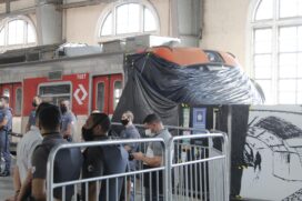 Trem que bateu em muro na estação Júlio Prestes foi coberto com plástico