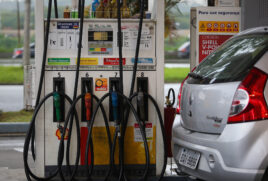 Bolsonaro afirma que o preço da gasolina deve cair R$ 2 e o do diesel R$ 1 caso o Congresso aprove as medidas