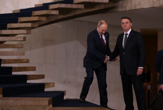 O governo Jair Bolsonaro (PL) manteve uma certa ambiguidade em relação à guerra. Votou contra a invasão na ONU, mas não apoiou as duras sanções