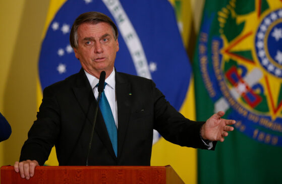 A assessoria da campanha do presidente também informou que vai entrar com uma ação judicial contra os autores por possíveis crimes eleitoral e de calúnia