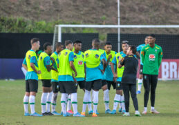 Treino da seleção brasileira sub-19, realizado no barradão, em Salvador, na tarde desta segunda-feira, 21