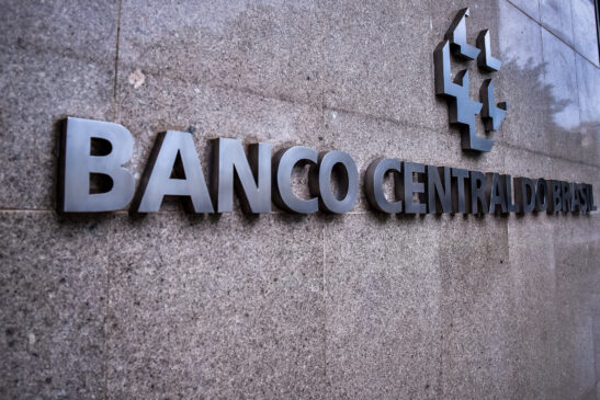 Servidores do BC avaliam greve na segunda-feira