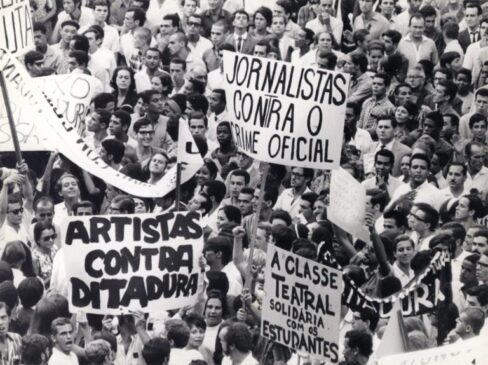 O período da ditadura foi marcado pelo fim das eleições diretas, fechamento do Congresso, censura, tortura e assassinatos praticados pelo Estado brasileiro
