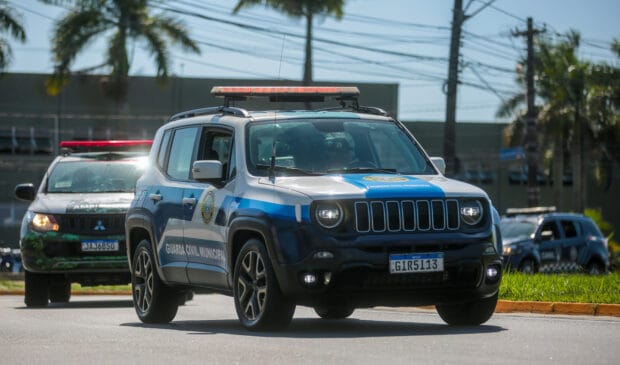 Em depoimento às autoridades, a vítima revelou que estava chegando de carro ao condomínio onde moram alguns parentes quando ela foi abordada pelo homem