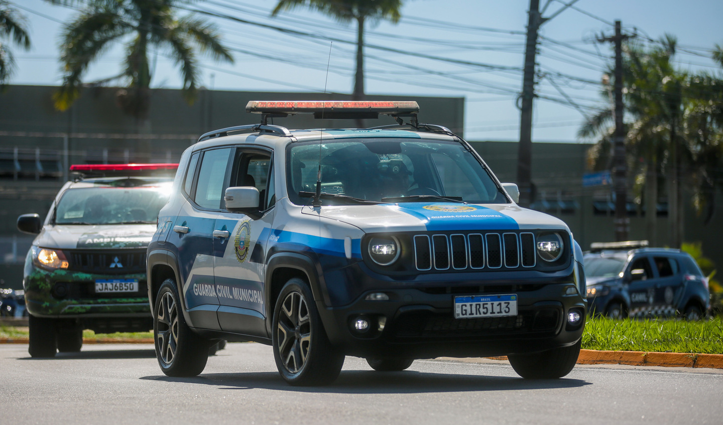 Em depoimento às autoridades, a vítima revelou que estava chegando de carro ao condomínio onde moram alguns parentes quando ela foi abordada pelo homem