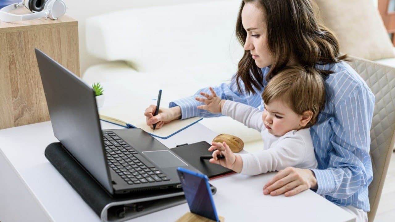 Entre as mulheres com dois filhos de 0 a 15 anos, o percentual fora da força em razão dos afazeres domésticos ou do cuidado de dependentes alcançou 28,83%