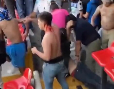 Cena de briga em estádio do México