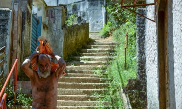Moradores tentam reconstruir suas vidas após tragédia