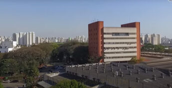 Com 17,2 mil m² de área construída, prédio está localizado em um terreno de 16,1 mil m²