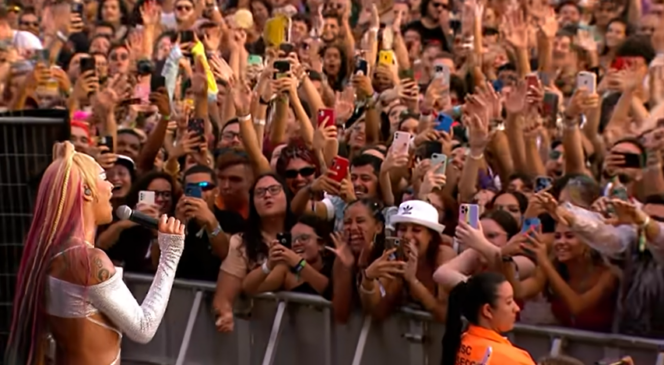 Pabllo Vittar se apresenta no Lollapalooza Brasil 2022
