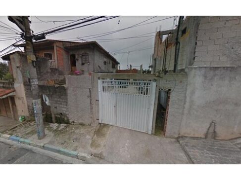 A propriedade está distribuída em quatro residências