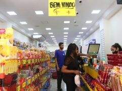 Comércio varejista teve crescimento de 10% em 2021