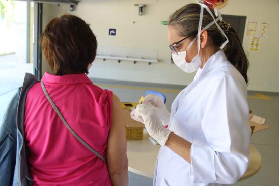Vacinação contra a gripe e Covid