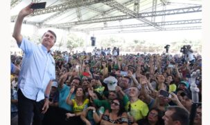 Presidente na entrega de títulos de regularização fundiária