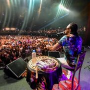 Xande de Pilares em novo disco faz homenagem ao começo da paixão pelo samba