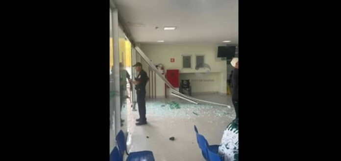 Na imagem é possível ver UPA Central parcialmente destruída