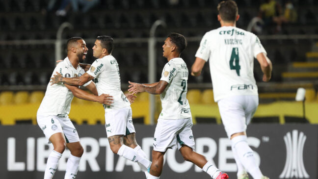O jogador Dudu, da SE Palmeiras, comemora seu gol contra a equipe do Deportivo Táchira FC, durante partida válida pela fase de grupos, da Copa Libertadores, no Estádio Pueblo Nuevo