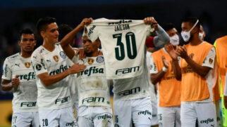 Rony homenageou Jailson após marcar o primeiro gol da vitória do Palmeiras