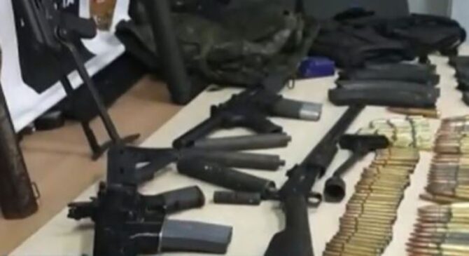 Arsenal encontrado pela polícia