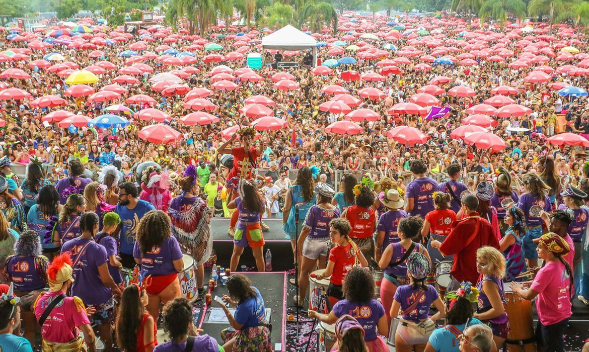 Carnaval de rua fora de época