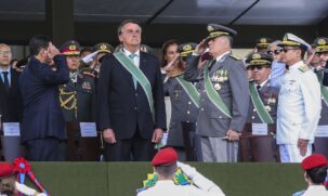 Jair Bolsonaro na cerimônia de comemoração dos 374 anos do Exército