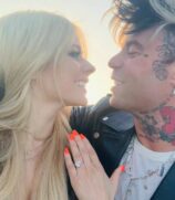 Avril Lavigne fica noiva de Mod Sun