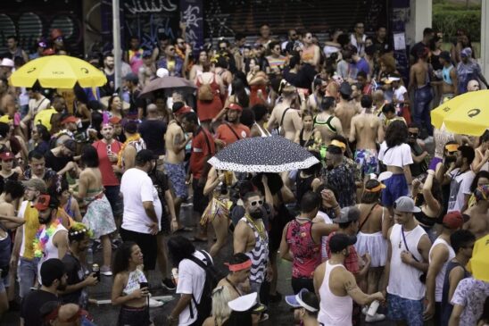 Bloco Acadêmicos do Baixo Augusta durante o pré-carnaval de São Paulo