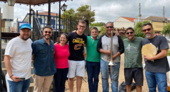Durante mais de uma hora, o público presente acompanhou as principais composições deste gênero da música popular brasileira