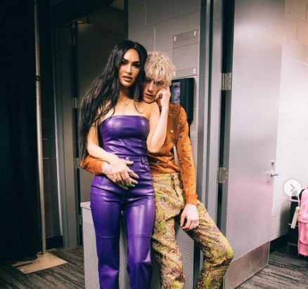 Megan Fox diz que bebe gotas de sangue de Machine Gun Kelly