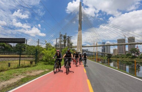 Ciclovia na marginal do rio Pinheiros