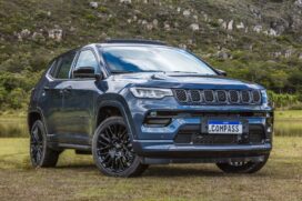 Compass 4xe híbrido plug-in desembarca importado da Itália em um lote inicial de mil unidades