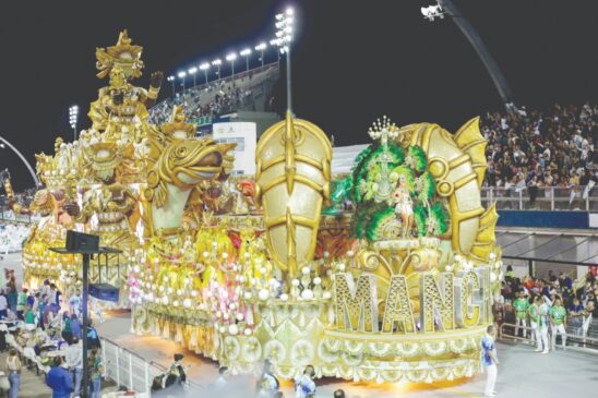 Com o enredo "Planeta Água", a escola refletiu sobre a importância da preservação e valorização da água