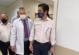 Prefeito Ricardo Nunes durante visita ao hospital