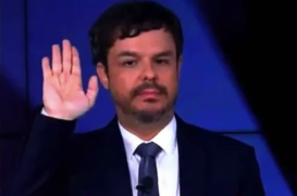 Adrilles Jorge faz gesto similar à saudação nazista
