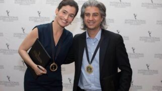 Tyndaro Menezes ao lado de Renata Vasconcellos, âncora do Jornal Nacional