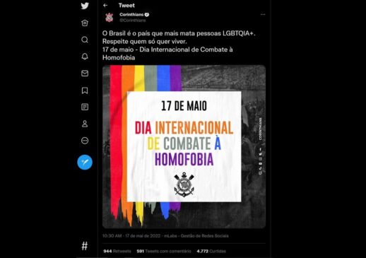 Verde foi retirado por ser a cor do rival Palmeiras. O cinza foi colocado no lugar
