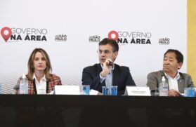O governador do estado de São Paulo, Rodrigo Garcia (centro) visitou na manhã desta segunda-feira (9) a cidade de Taboão da Serra
