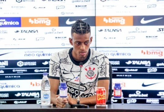 Robson Bambu, zagueiro atualmente emprestado ao Corinthians