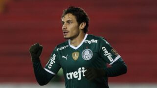 Raphael Veiga brilha em campo e Palmeiras segue para as oitavas