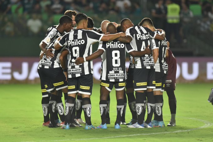 O Santos perdeu a chance de assumir a liderança do Brasileirão neste domingo