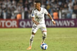 Santos joga mal mas avança na Sulamericana