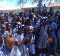 A equipe em questão trata de um grupo de voluntários da Organização Não Governamental (ONG) Haiti Sorria